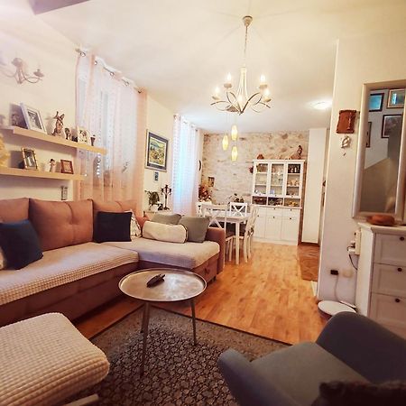 אומיס Apartman Hygge מראה חיצוני תמונה