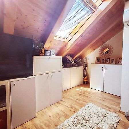 אומיס Apartman Hygge מראה חיצוני תמונה