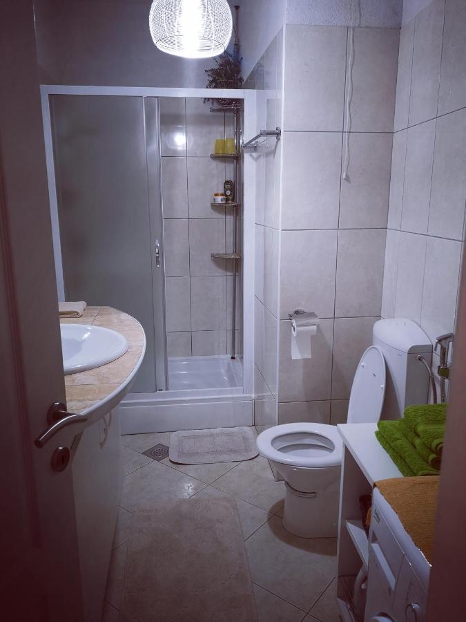 אומיס Apartman Hygge מראה חיצוני תמונה
